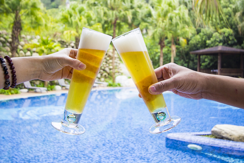 斑比跳跳X愛露營野遊體驗～免搭帳篷、獨立衛浴設備，一泊四食和牛晚餐搭配龍蝦拼盤，星空電影院、南洋風泳池，豪華露營推薦