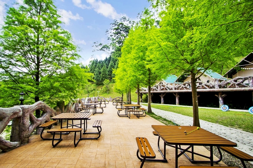 斑比跳跳X愛露營野遊體驗～免搭帳篷、獨立衛浴設備，一泊四食和牛晚餐搭配龍蝦拼盤，星空電影院、南洋風泳池，豪華露營推薦