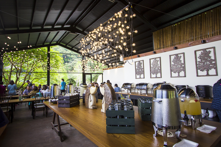 斑比跳跳X愛露營野遊體驗～免搭帳篷、獨立衛浴設備，一泊四食和牛晚餐搭配龍蝦拼盤，星空電影院、南洋風泳池，豪華露營推薦