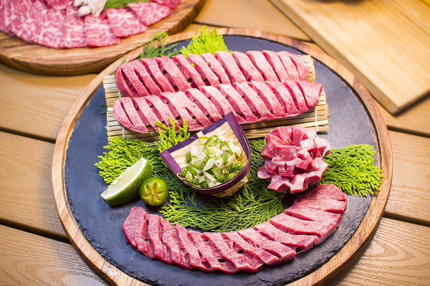 斑比跳跳X愛露營野遊體驗～免搭帳篷、獨立衛浴設備，一泊四食和牛晚餐搭配龍蝦拼盤，星空電影院、南洋風泳池，豪華露營推薦