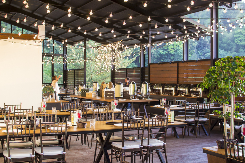 斑比跳跳X愛露營野遊體驗～免搭帳篷、獨立衛浴設備，一泊四食和牛晚餐搭配龍蝦拼盤，星空電影院、南洋風泳池，豪華露營推薦