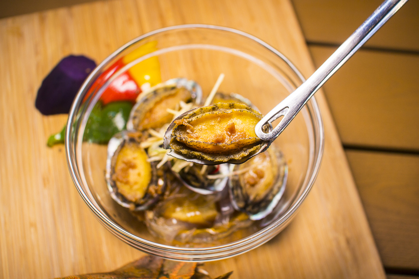 斑比跳跳X愛露營野遊體驗～免搭帳篷、獨立衛浴設備，一泊四食和牛晚餐搭配龍蝦拼盤，星空電影院、南洋風泳池，豪華露營推薦