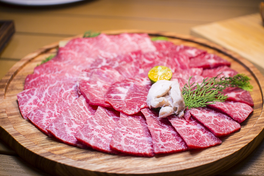 斑比跳跳X愛露營野遊體驗～免搭帳篷、獨立衛浴設備，一泊四食和牛晚餐搭配龍蝦拼盤，星空電影院、南洋風泳池，豪華露營推薦