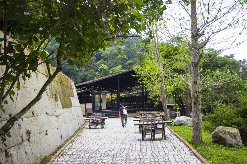 斑比跳跳X愛露營野遊體驗～免搭帳篷、獨立衛浴設備，一泊四食和牛晚餐搭配龍蝦拼盤，星空電影院、南洋風泳池，豪華露營推薦