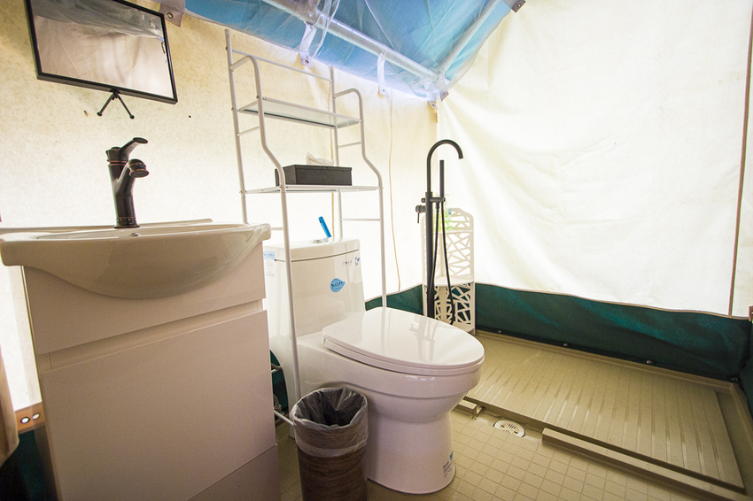 斑比跳跳X愛露營野遊體驗～免搭帳篷、獨立衛浴設備，一泊四食和牛晚餐搭配龍蝦拼盤，星空電影院、南洋風泳池，豪華露營推薦