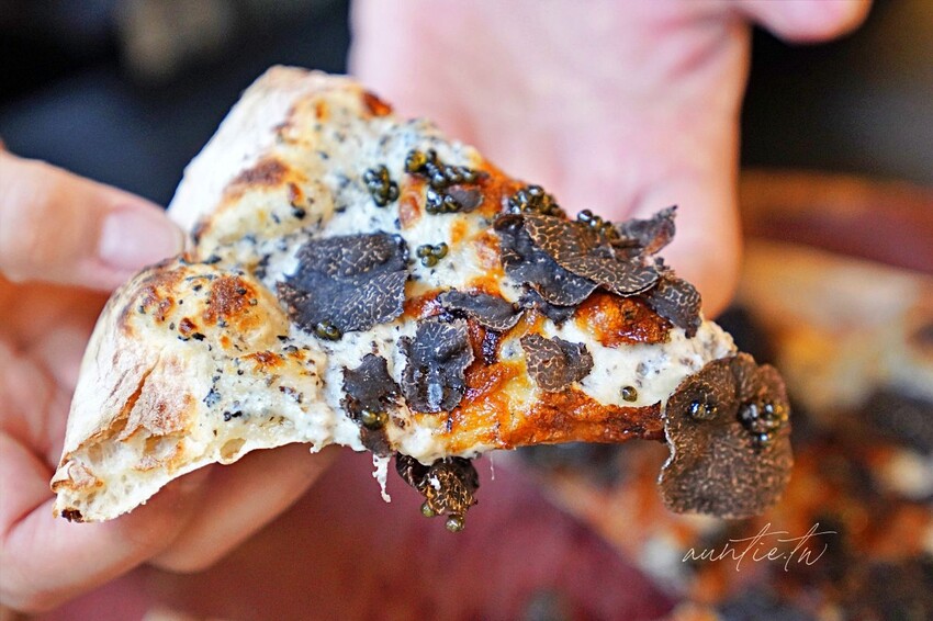 【苗栗】三灣｜斑比跳跳，頂級露營車一泊四食，郭董周董都來了，超奢華魚子醬松露Pizza，A5和牛燒肉拼盤