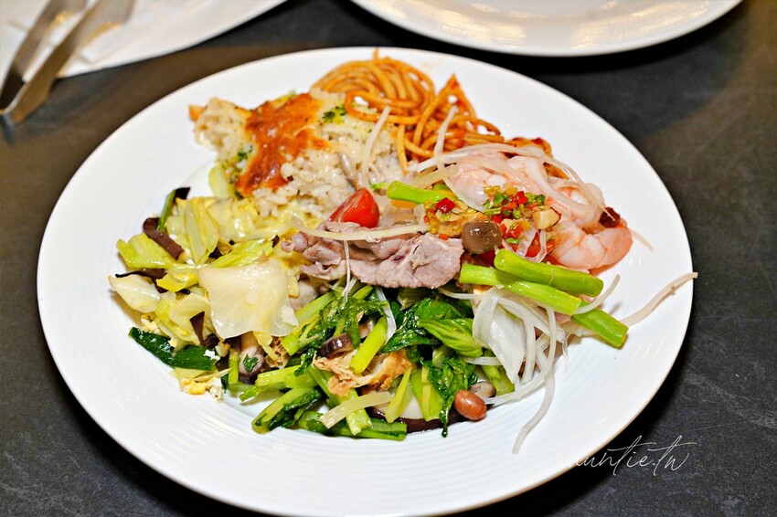 【苗栗】三灣｜斑比跳跳，頂級露營車一泊四食，郭董周董都來了，超奢華魚子醬松露Pizza，A5和牛燒肉拼盤