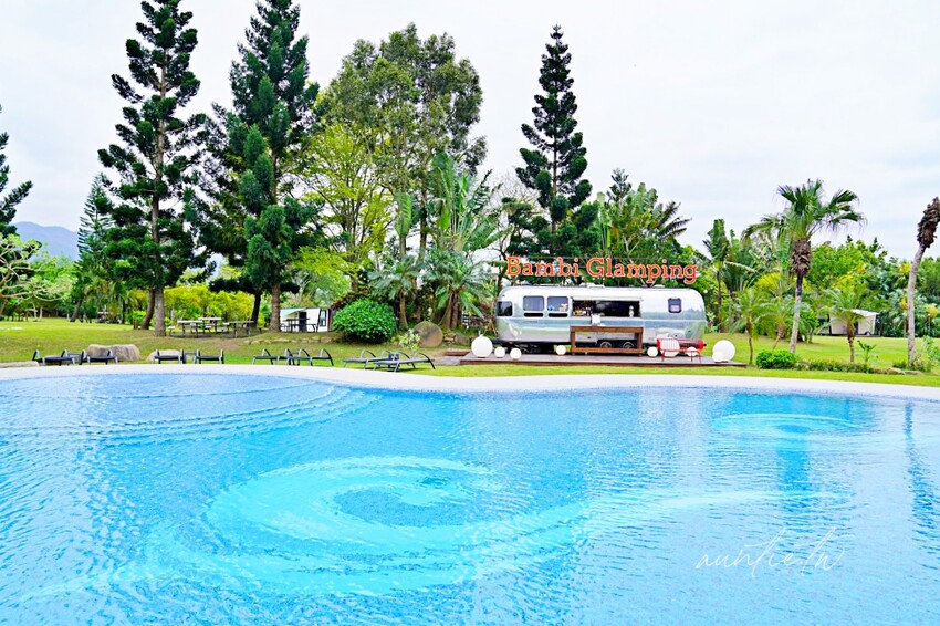 【苗栗】三灣｜斑比跳跳，頂級露營車一泊四食，郭董周董都來了，超奢華魚子醬松露Pizza，A5和牛燒肉拼盤