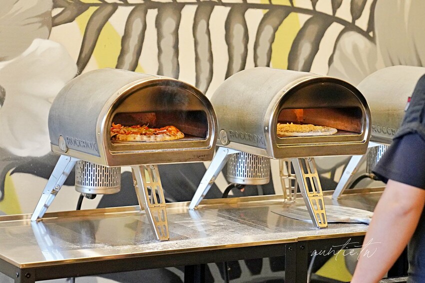 【苗栗】三灣｜斑比跳跳，頂級露營車一泊四食，郭董周董都來了，超奢華魚子醬松露Pizza，A5和牛燒肉拼盤