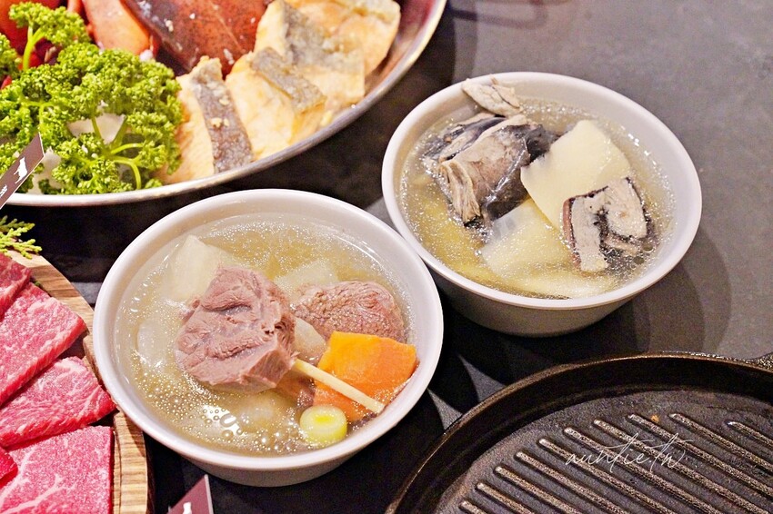 【苗栗】三灣｜斑比跳跳，頂級露營車一泊四食，郭董周董都來了，超奢華魚子醬松露Pizza，A5和牛燒肉拼盤