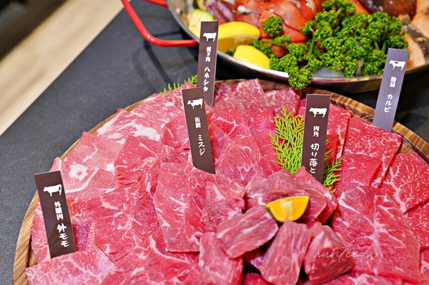 【苗栗】三灣｜斑比跳跳，頂級露營車一泊四食，郭董周董都來了，超奢華魚子醬松露Pizza，A5和牛燒肉拼盤