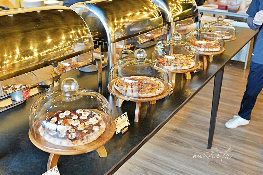 【苗栗】三灣｜斑比跳跳，頂級露營車一泊四食，郭董周董都來了，超奢華魚子醬松露Pizza，A5和牛燒肉拼盤