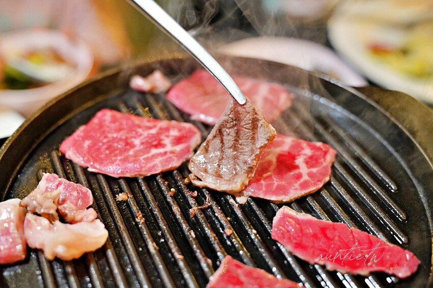 【苗栗】三灣｜斑比跳跳，頂級露營車一泊四食，郭董周董都來了，超奢華魚子醬松露Pizza，A5和牛燒肉拼盤