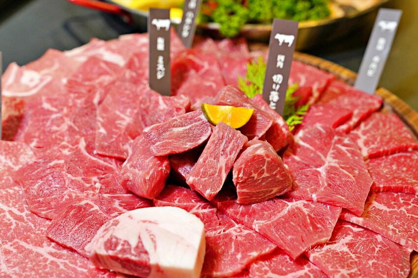 【苗栗】三灣｜斑比跳跳，頂級露營車一泊四食，郭董周董都來了，超奢華魚子醬松露Pizza，A5和牛燒肉拼盤