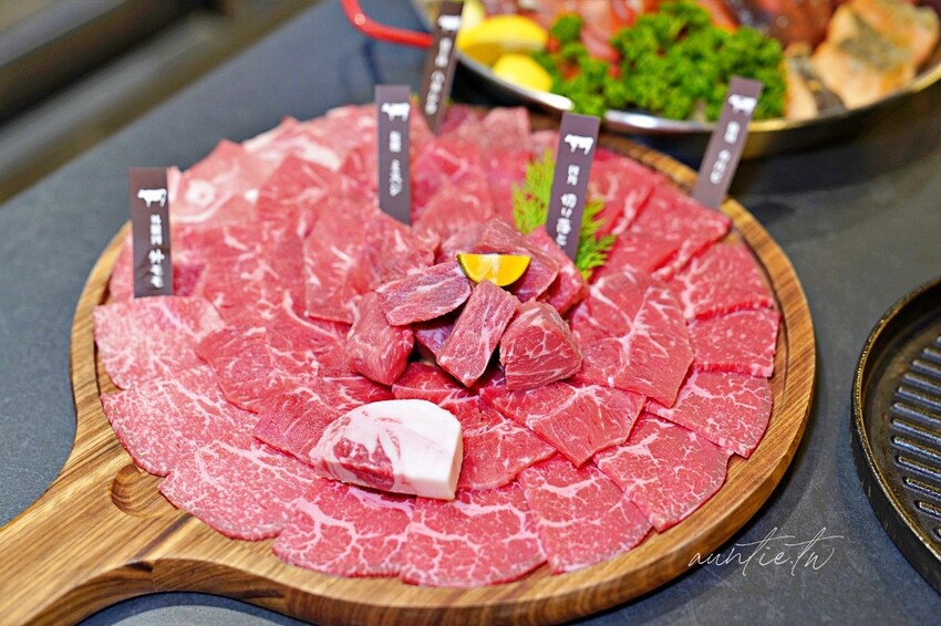 【苗栗】三灣｜斑比跳跳，頂級露營車一泊四食，郭董周董都來了，超奢華魚子醬松露Pizza，A5和牛燒肉拼盤