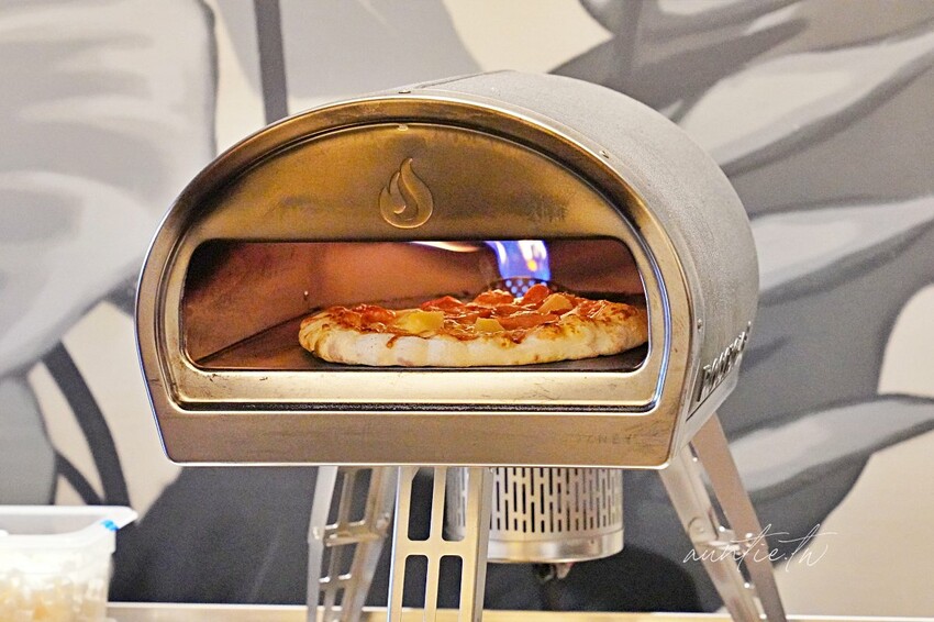 【苗栗】三灣｜斑比跳跳，頂級露營車一泊四食，郭董周董都來了，超奢華魚子醬松露Pizza，A5和牛燒肉拼盤