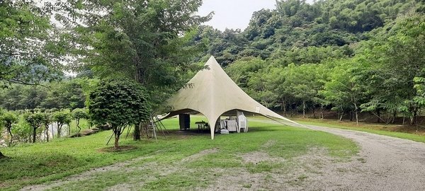 旅遊 ░   南部豪華型帳篷露營 - The Tale Of Butterfly 蝶舞澗 一泊二食， 1200多棵花旗木粉嫩登場