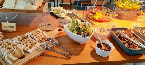 旅遊 ░   南部豪華型帳篷露營 - The Tale Of Butterfly 蝶舞澗 一泊二食， 1200多棵花旗木粉嫩登場