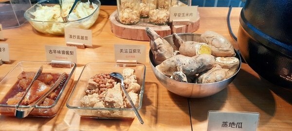 旅遊 ░   南部豪華型帳篷露營 - The Tale Of Butterfly 蝶舞澗 一泊二食， 1200多棵花旗木粉嫩登場