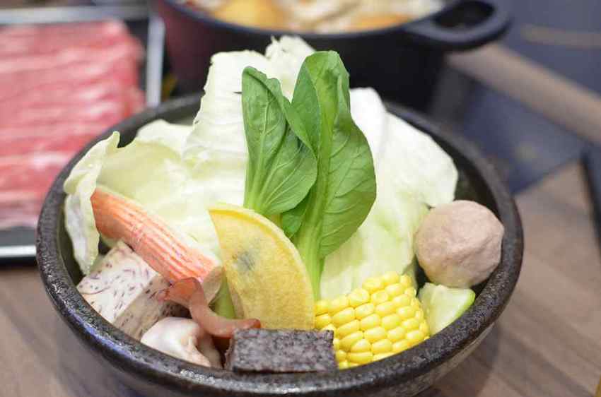 鉄火鍋－和牛咖哩飯吃到飽，樂軒和牛旗下平價品牌進駐板橋車站