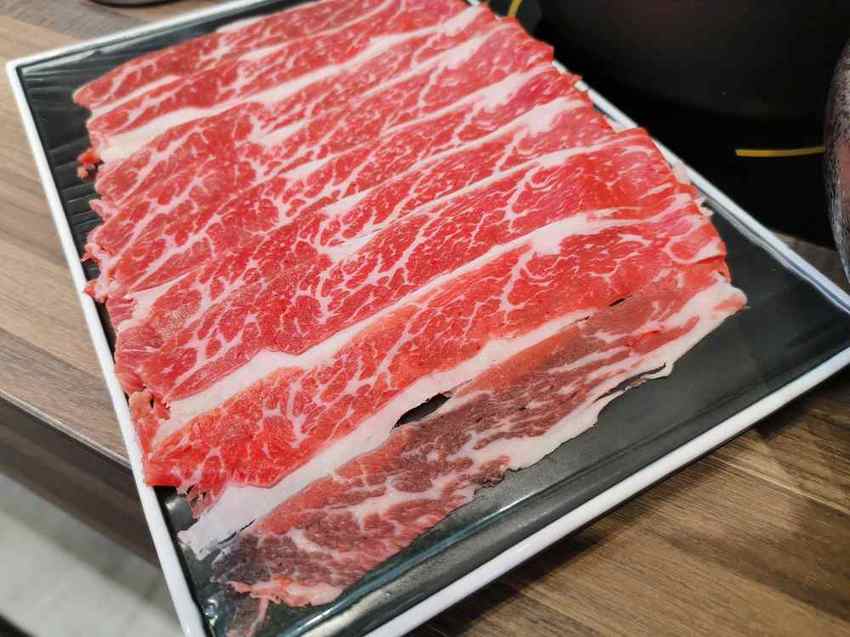 鉄火鍋－和牛咖哩飯吃到飽，樂軒和牛旗下平價品牌進駐板橋車站