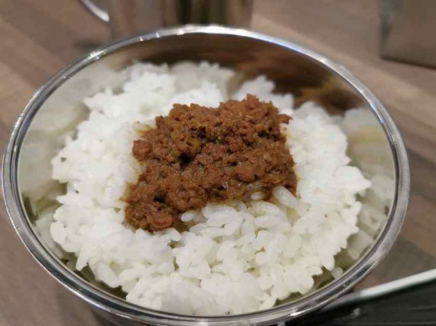 鉄火鍋－和牛咖哩飯吃到飽，樂軒和牛旗下平價品牌進駐板橋車站