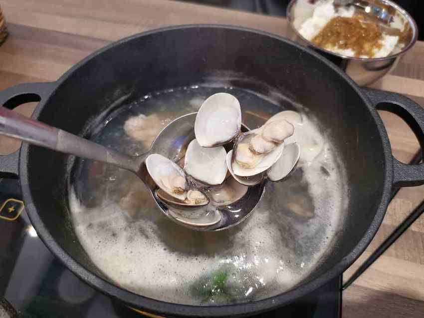 鉄火鍋－和牛咖哩飯吃到飽，樂軒和牛旗下平價品牌進駐板橋車站