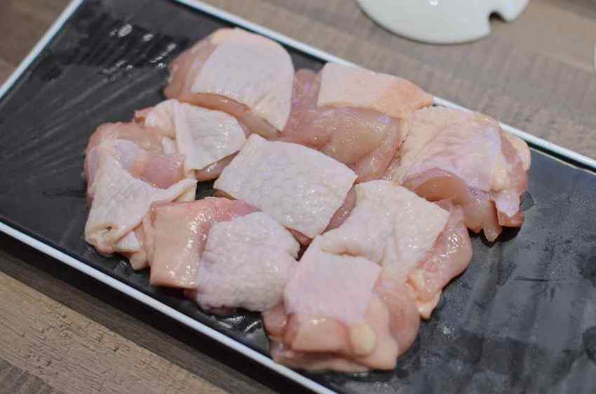 鉄火鍋－和牛咖哩飯吃到飽，樂軒和牛旗下平價品牌進駐板橋車站