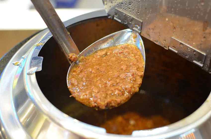 鉄火鍋－和牛咖哩飯吃到飽，樂軒和牛旗下平價品牌進駐板橋車站