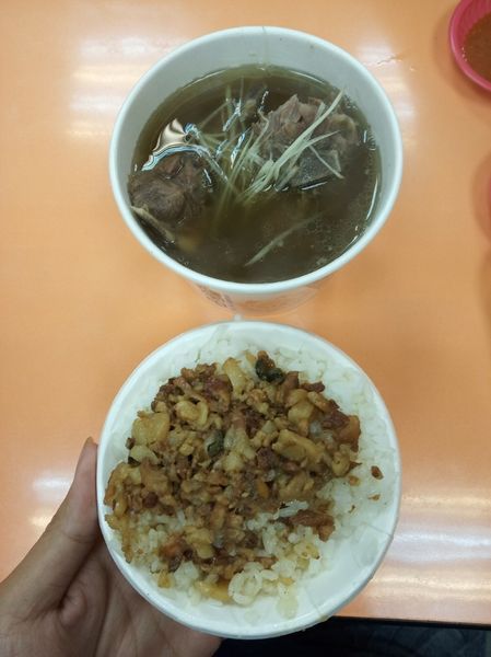 饒河街夜市金林三兄弟藥燉排骨