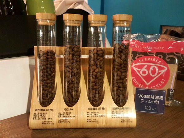 櫃檯試管咖啡豆.jpg