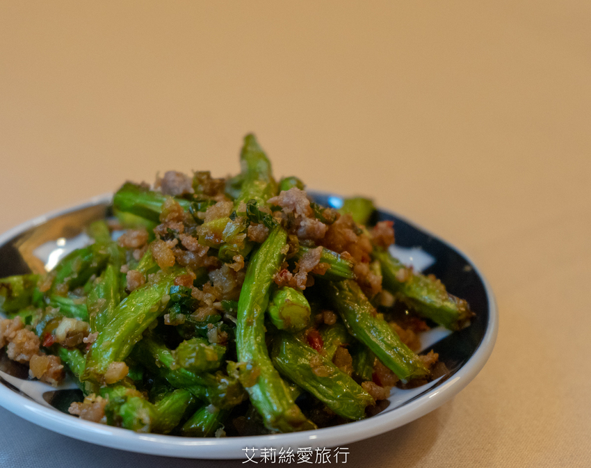 台北美食》點水樓季節限定秋蟹套餐 真功夫蟹皇小籠包 蟹肥膏滿花雕蒸膏蟹 精緻美味讓人超滿足 - 艾莉絲愛旅行