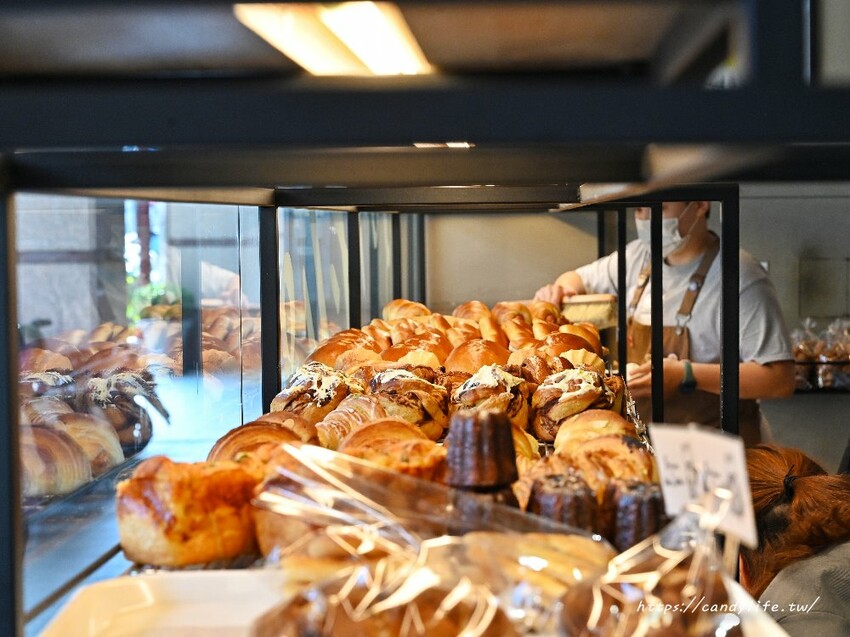 台中市南屯區巴蕾麵包|不必飛香港,在台中也吃得到酥皮千層蛋撻,一開賣就爆單,沒預訂吃不到