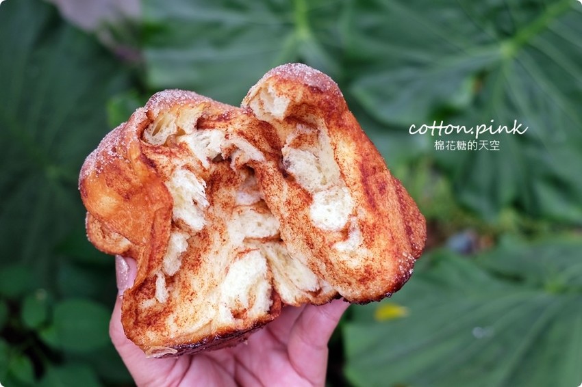 台中麵包推薦- 韓國最夯的蒜香包巴蕾麵包改良過~牽絲更好吃