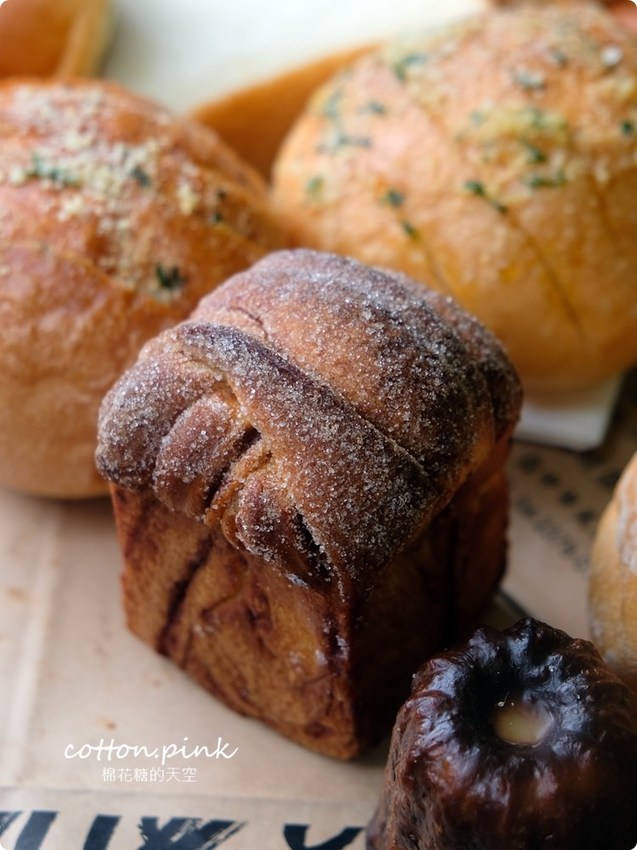 台中麵包推薦- 韓國最夯的蒜香包巴蕾麵包改良過~牽絲更好吃