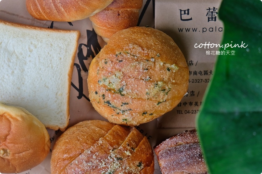台中麵包推薦- 韓國最夯的蒜香包巴蕾麵包改良過~牽絲更好吃