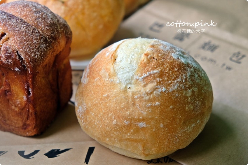 台中麵包推薦- 韓國最夯的蒜香包巴蕾麵包改良過~牽絲更好吃