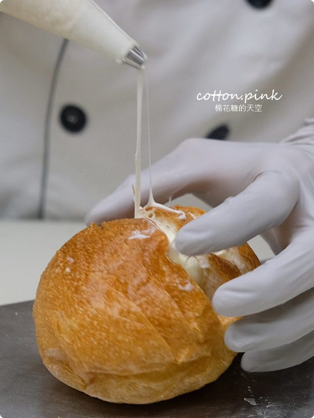 台中麵包推薦- 韓國最夯的蒜香包巴蕾麵包改良過~牽絲更好吃
