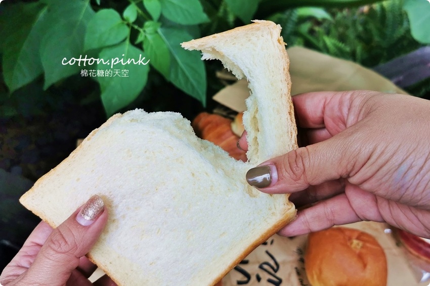 台中麵包推薦- 韓國最夯的蒜香包巴蕾麵包改良過~牽絲更好吃