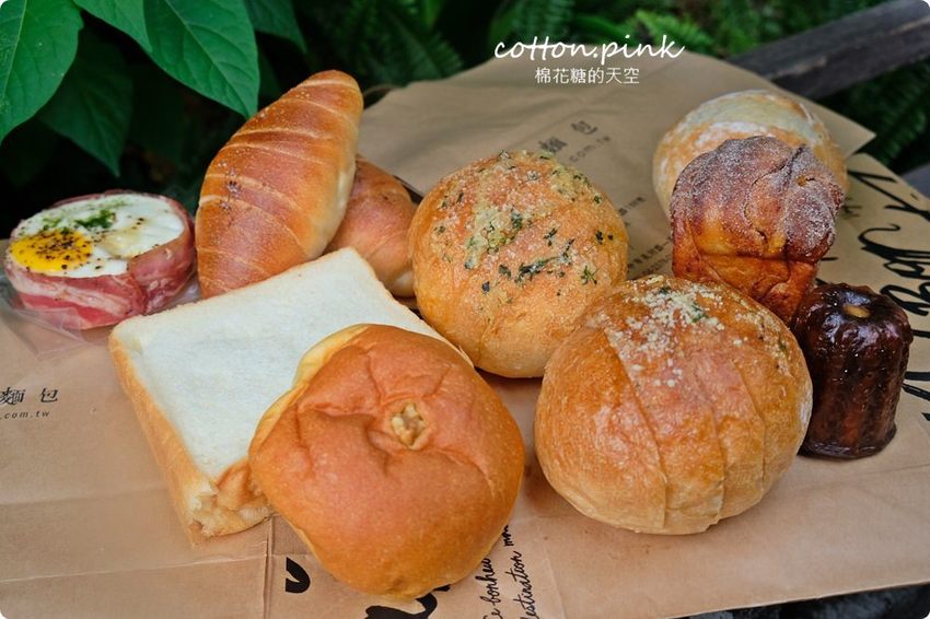 台中麵包推薦- 韓國最夯的蒜香包巴蕾麵包改良過~牽絲更好吃