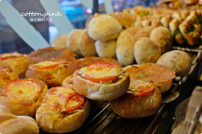 台中麵包推薦- 韓國最夯的蒜香包巴蕾麵包改良過~牽絲更好吃