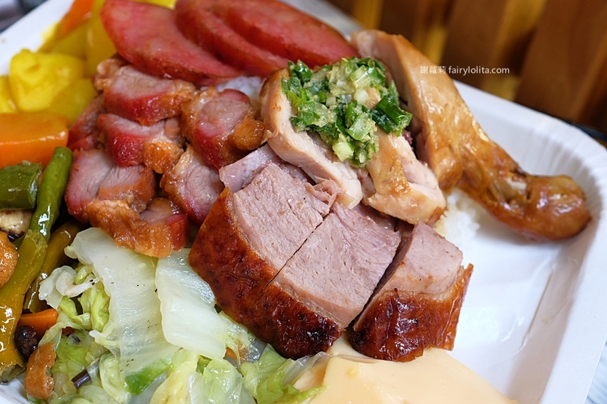 上興燒臘。超狂肉量+四樣配菜70元起!白飯、蔥油吃到飽,飲料、熱湯通通無限續! @蹦啾♥謝蘿莉 La vie heureuse