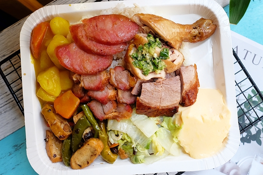 上興燒臘。超狂肉量+四樣配菜70元起!白飯、蔥油吃到飽,飲料、熱湯通通無限續! @蹦啾♥謝蘿莉 La vie heureuse