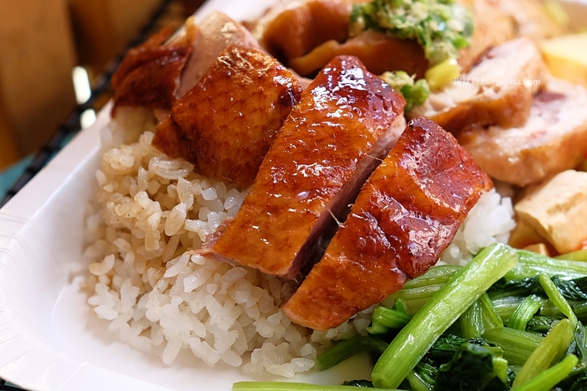 上興燒臘。超狂肉量+四樣配菜70元起!白飯、蔥油吃到飽,飲料、熱湯通通無限續! @蹦啾♥謝蘿莉 La vie heureuse