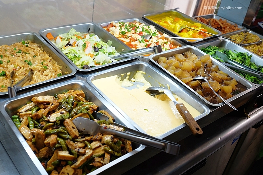 上興燒臘。超狂肉量+四樣配菜70元起!白飯、蔥油吃到飽,飲料、熱湯通通無限續! @蹦啾♥謝蘿莉 La vie heureuse