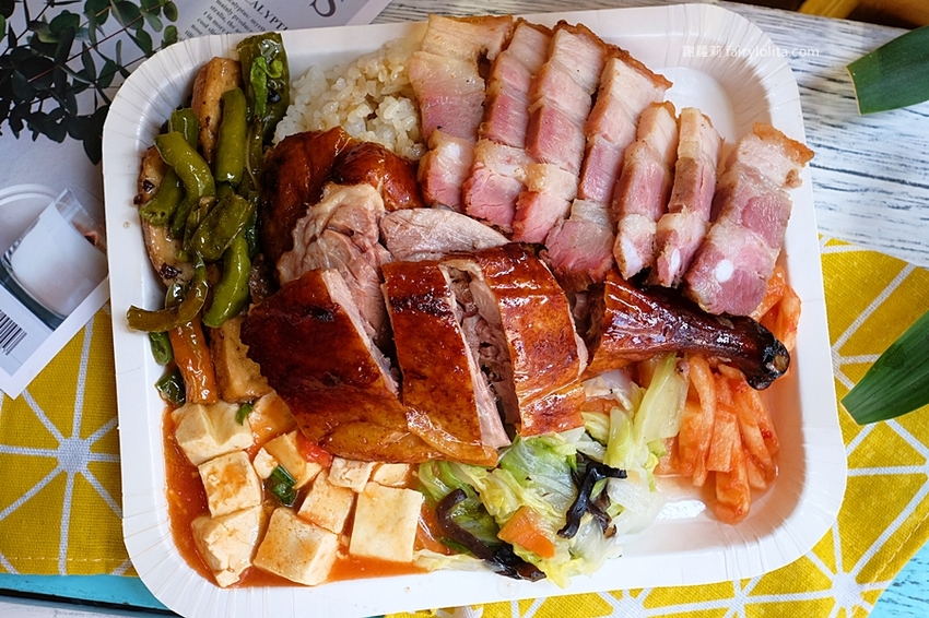 上興燒臘。超狂肉量+四樣配菜70元起!白飯、蔥油吃到飽,飲料、熱湯通通無限續! @蹦啾♥謝蘿莉 La vie heureuse