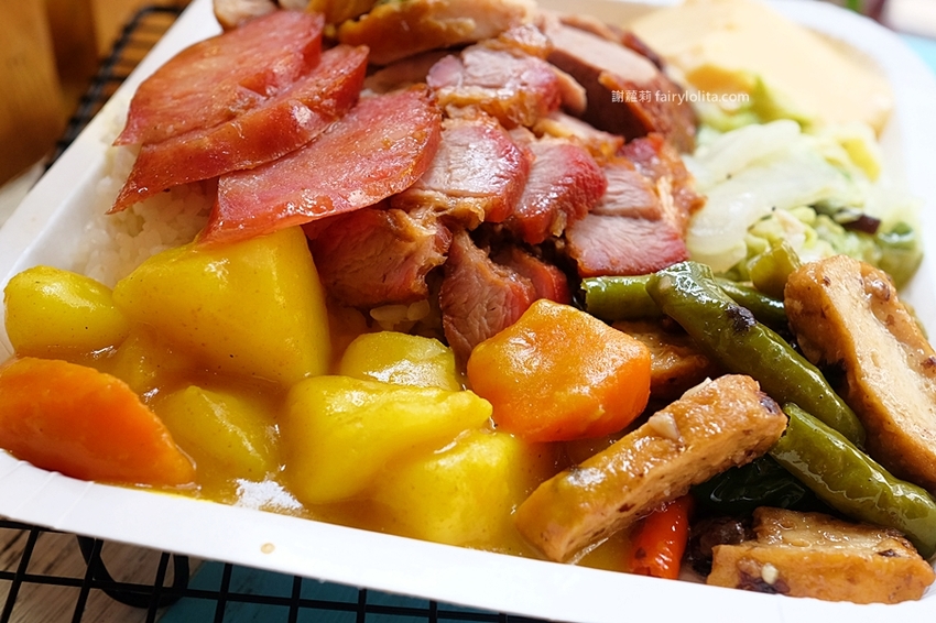 上興燒臘。超狂肉量+四樣配菜70元起!白飯、蔥油吃到飽,飲料、熱湯通通無限續! @蹦啾♥謝蘿莉 La vie heureuse