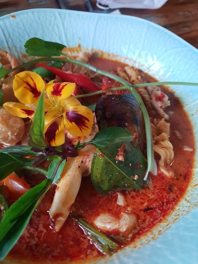 240108.jpg - 【台南】密巷必須fb預約餐廳。植感大叔的日常。泰國菜超好吃。店內蕨類植物滿佈空氣感十足的美好空間