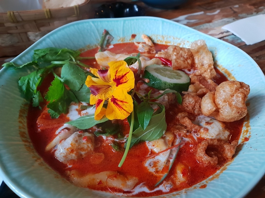 240101.jpg - 【台南】密巷必須fb預約餐廳。植感大叔的日常。泰國菜超好吃。店內蕨類植物滿佈空氣感十足的美好空間