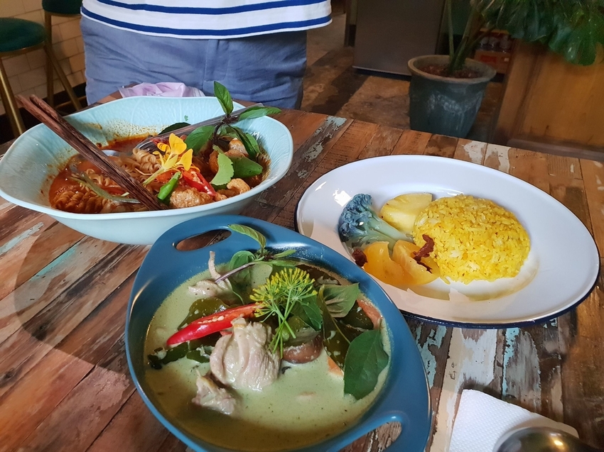 240105.jpg - 【台南】密巷必須fb預約餐廳。植感大叔的日常。泰國菜超好吃。店內蕨類植物滿佈空氣感十足的美好空間